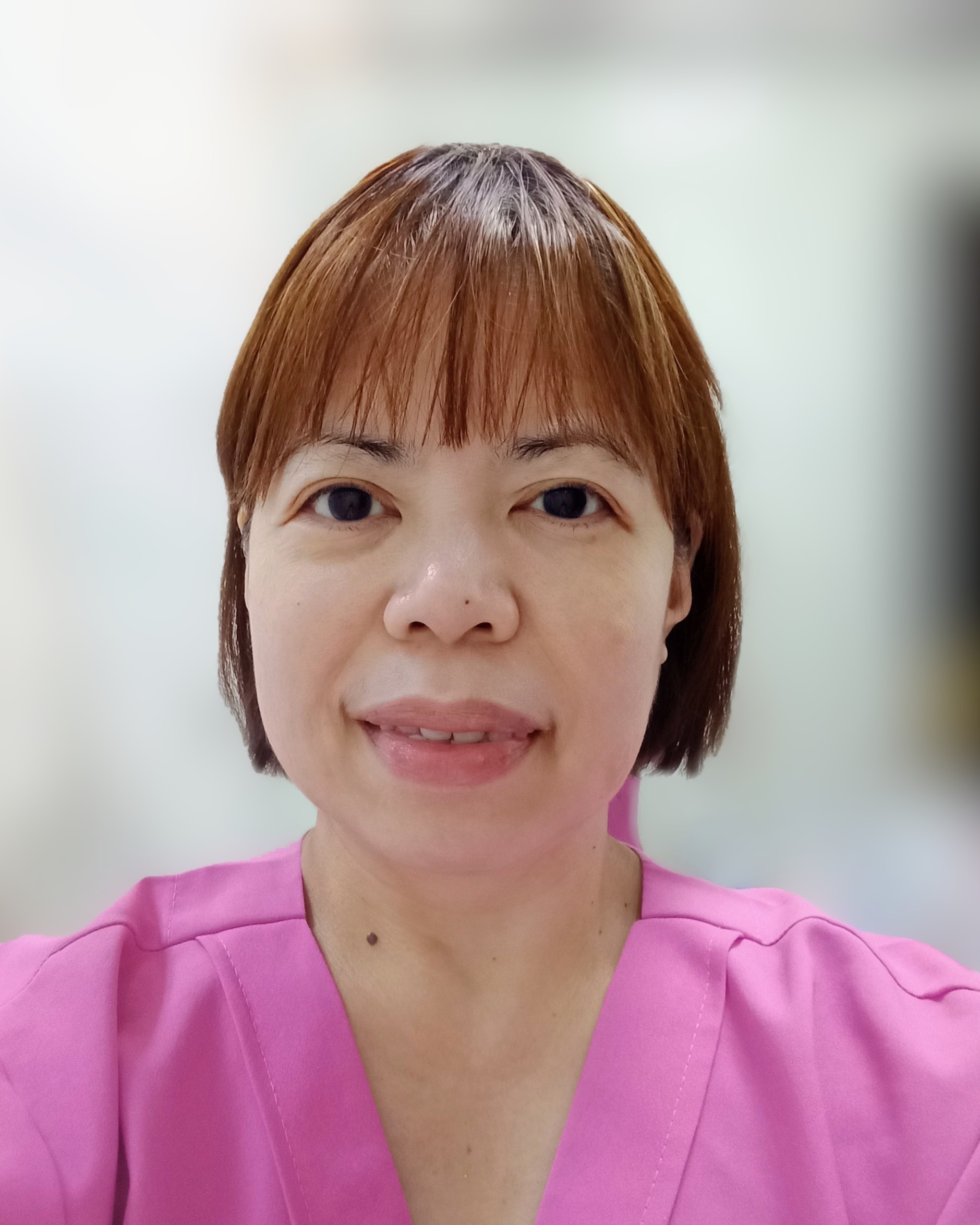 Jenny V. - Professional nanny in UAE