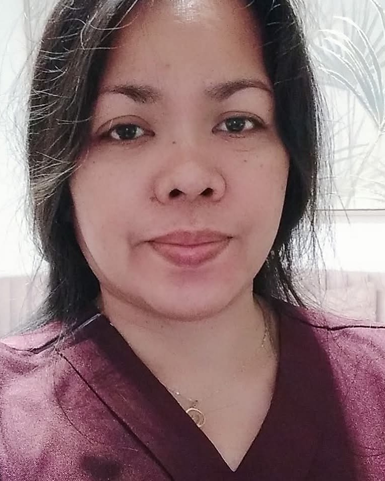 Elvira R. - Professional nanny in UAE
